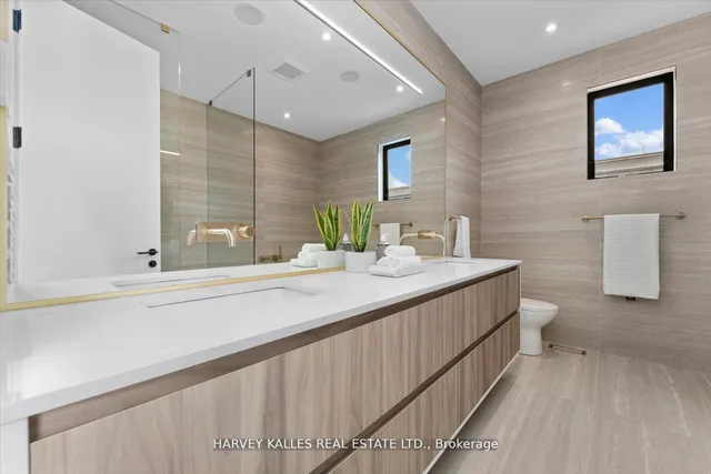 Additional image 30 of 697 Richmond St