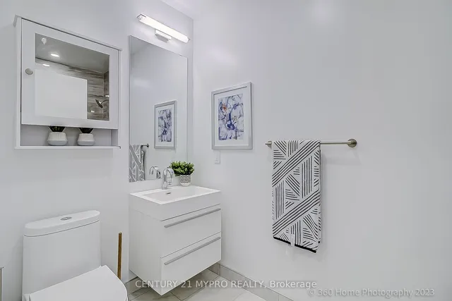 Additional image 10 of 39 Roehampton Ave Unit 505