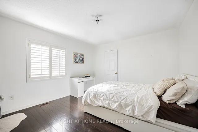 Additional image 18 of 34 Loggerhead Grve