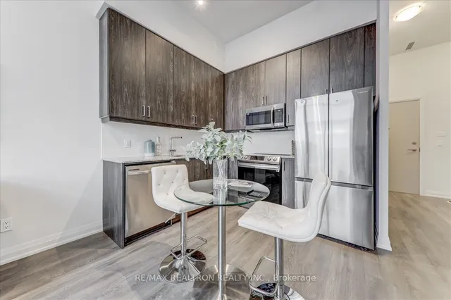 Additional image 15 of 20 Meadowglen Pl Unit 2906