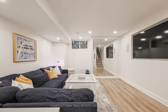 Additional image 27 of 186 Macpherson Ave