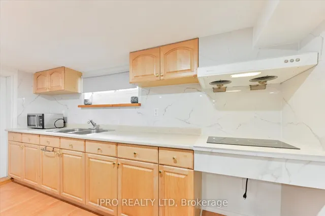 Additional image 26 of 135 Downsview Ave