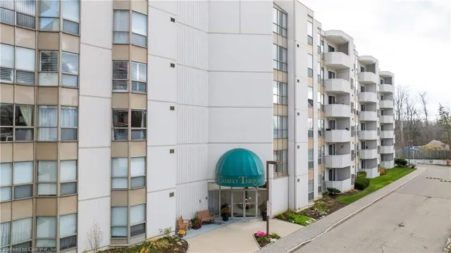3267 King St Unit PH7