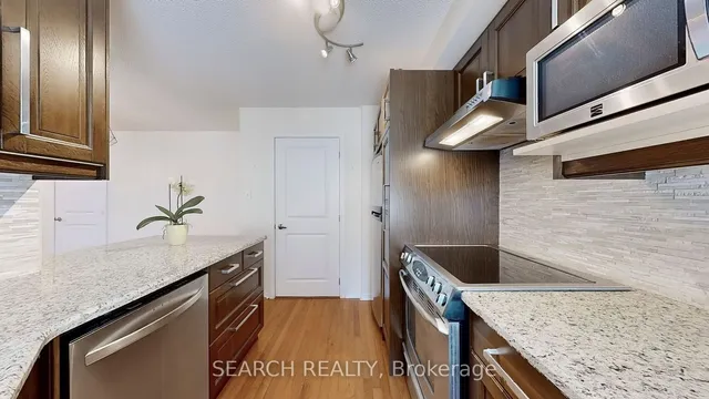 Additional image 13 of 10 Yonge St Unit 413