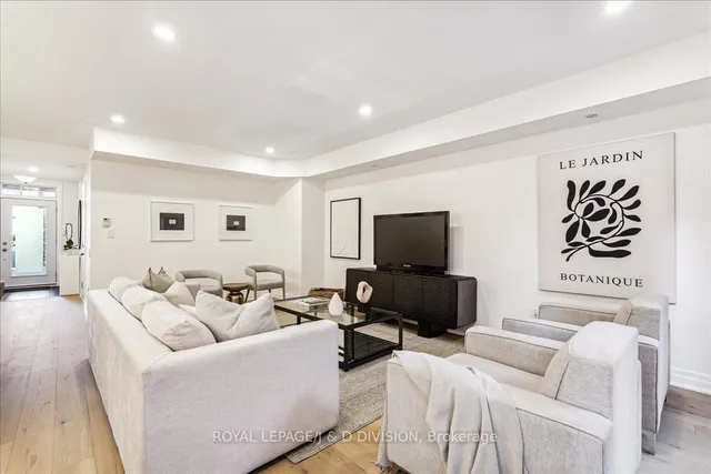 Additional image 18 of 365B Roehampton Ave