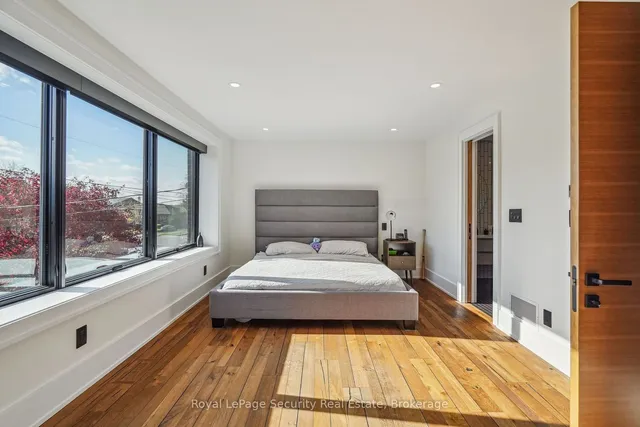 Additional image 17 of 24 Carousel Crt