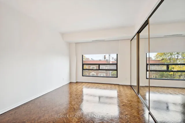 Additional image 3 of 449 Walmer Rd Unit 401