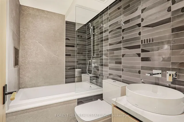 Additional image 36 of 127 Welland Ave