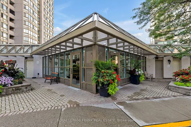 3233 Eglinton Ave Unit 405