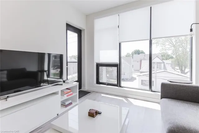 Additional image 7 of 690 KING St Unit 302