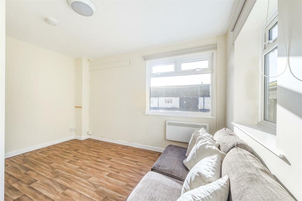 Additional image 6 of Wylye