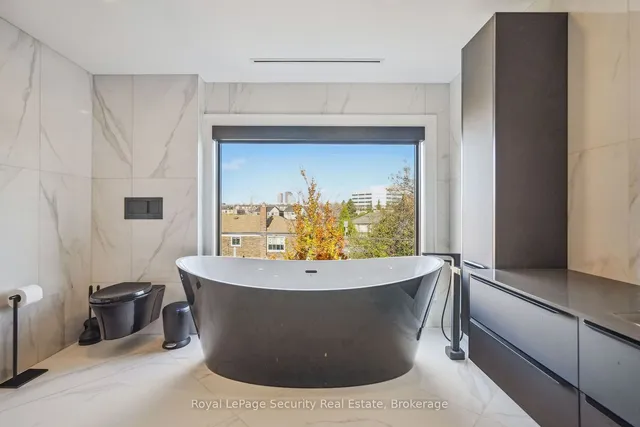 Additional image 27 of 24 Carousel Crt