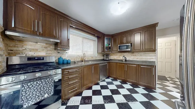 Additional image 12 of 24 Avening Dr