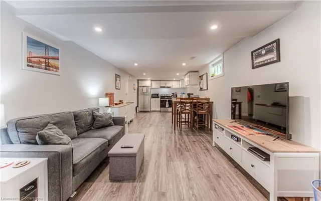 Additional image 23 of 27 Weichel St