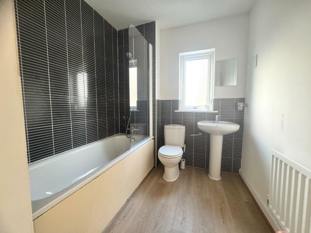 Additional image 11 of Bullmead Parade, Street