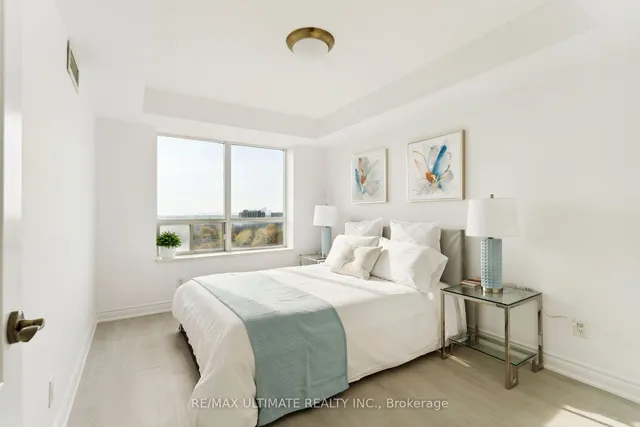 Additional image 8 of 2 Clairtrell Rd Unit #1008