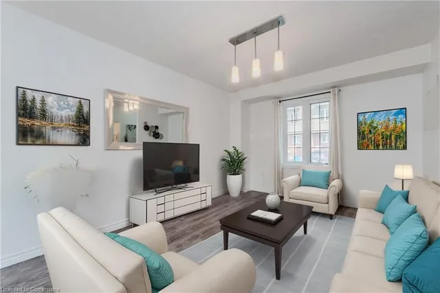 Additional image 8 of 55 Mooregate Cres Unit 8