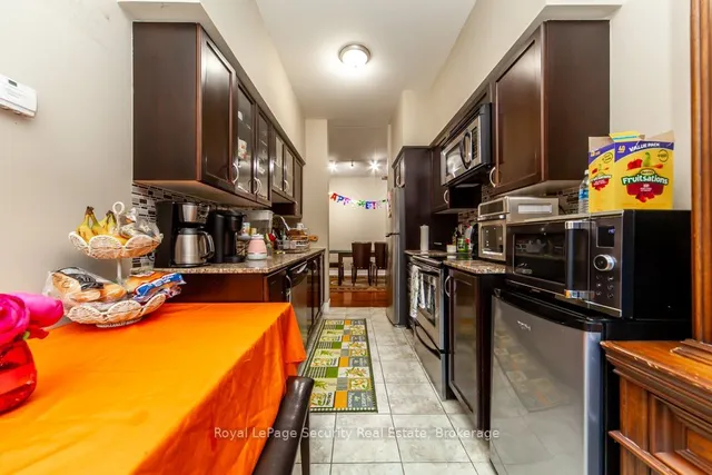 Additional image 6 of 2772 Keele St Unit 105