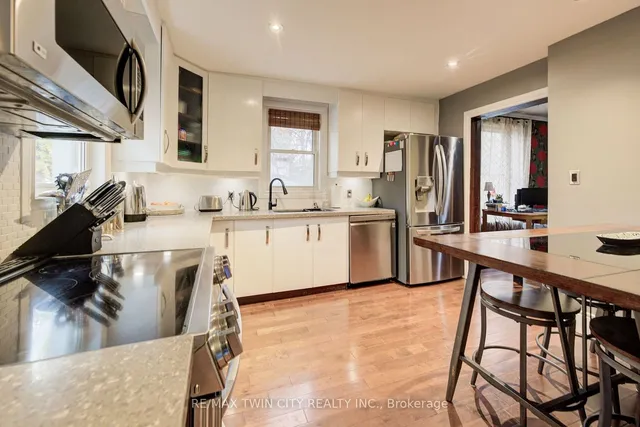 Additional image 18 of 118 College St