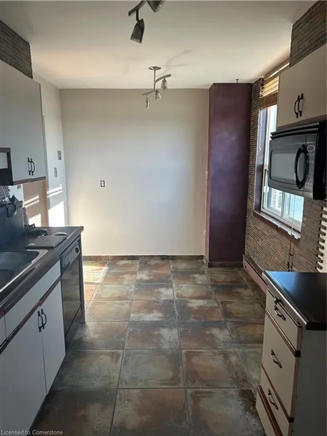 Additional image 20 of 511 The West Mall Unit 1112