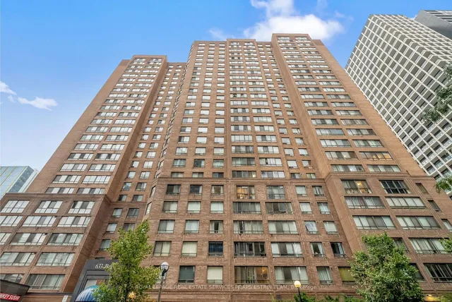 633 Bay St Unit 807