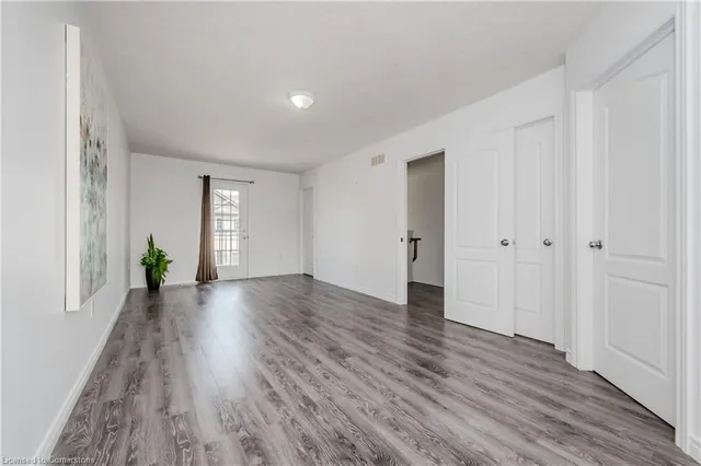 Additional image 28 of 55 Mooregate Cres Unit 8