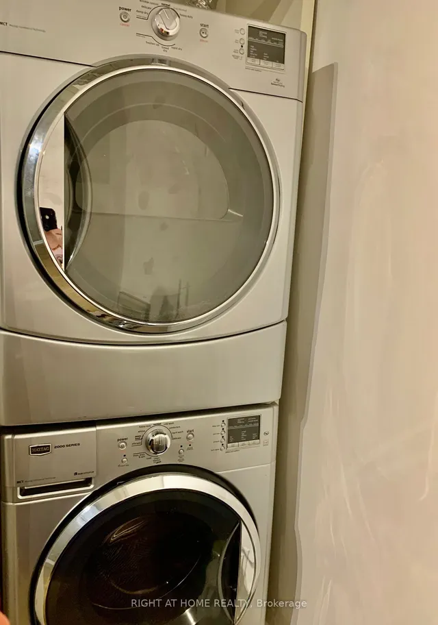 Additional image 7 of 39 Brant St Unit 919