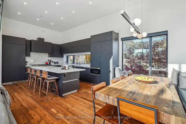 Additional image 9 of 24 Carousel Crt