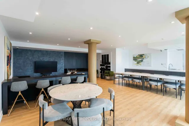 Additional image 15 of 55 East Liberty St Unit 717