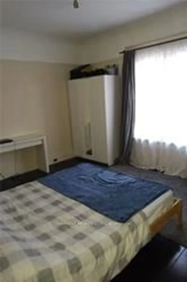 Additional image 30 of 2011 Dundas St