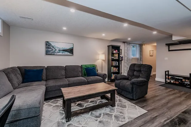 Additional image 25 of 48 Summerhill Cres