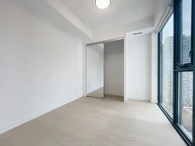 Additional image 4 of 81 Wellesley St Unit 1804