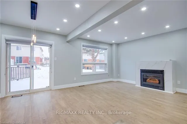 Additional image 10 of 813 Fairway Cres