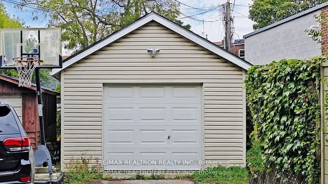 Additional image 28 of 12 Lark St