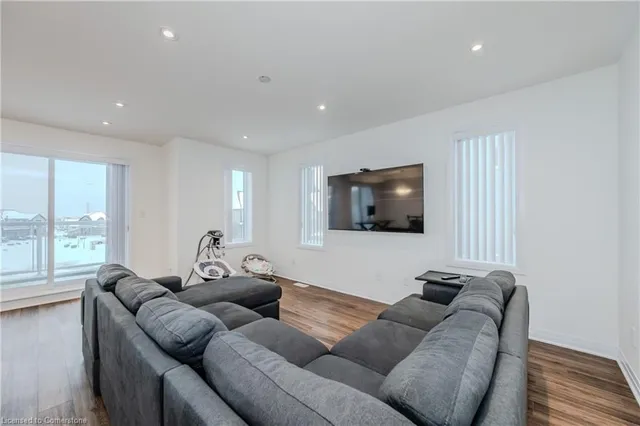 Additional image 20 of 27 Valencia Ave