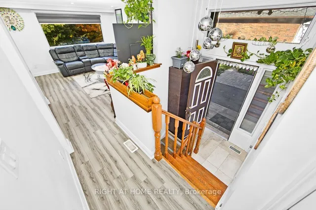 Additional image 9 of 150 Lord Roberts Dr