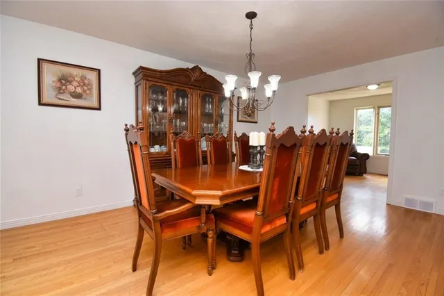 Additional image 10 of 244 MICHENER Cres