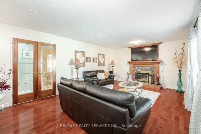 Additional image 9 of 41 Jadestone Crt