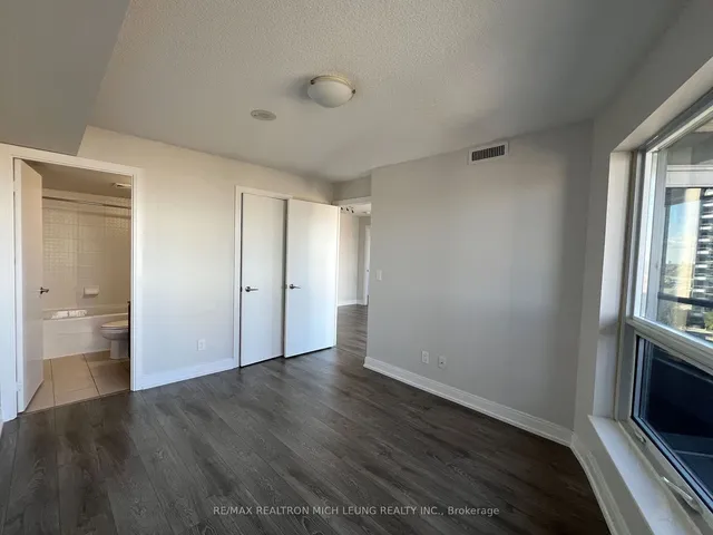 Additional image 11 of 125 Village Green Sq Unit 1109