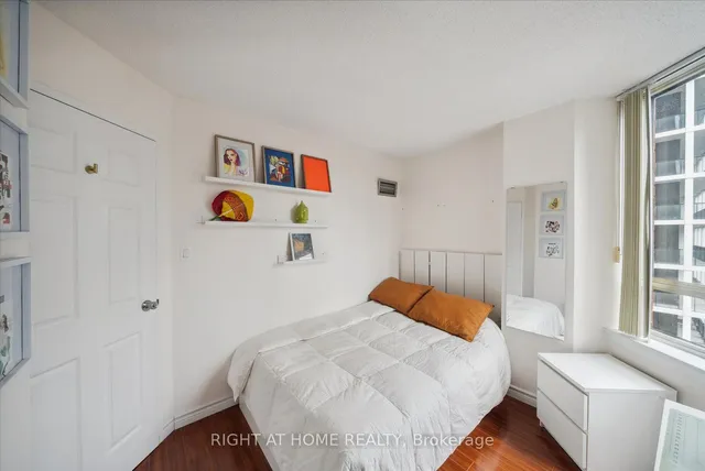 Additional image 29 of 633 Bay St Unit 1407