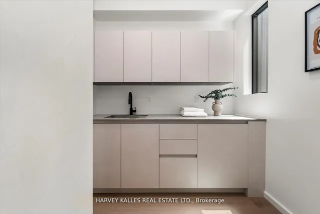 Additional image 23 of 697 Richmond St