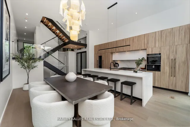 Additional image 2 of 697 Richmond St