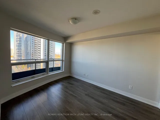 Additional image 10 of 125 Village Green Sq Unit 1109