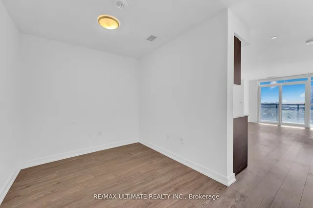 Additional image 5 of 225 Village Green Sq Unit 1006