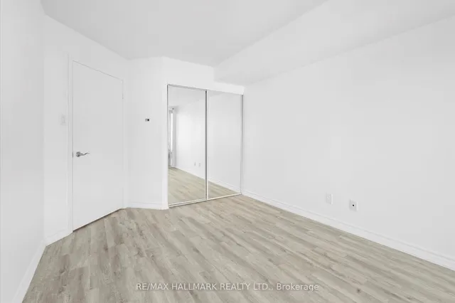 Additional image 18 of 600 Queens Quay Unit 906