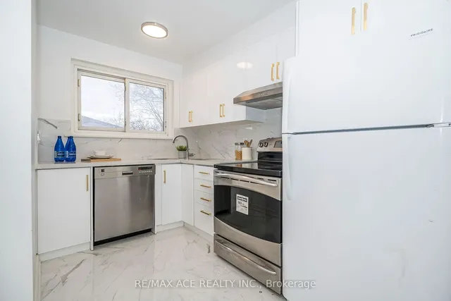 Additional image 11 of 15 Strathavon Dr