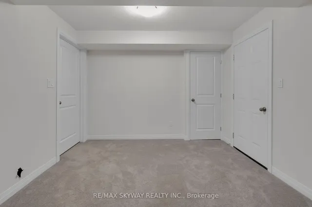 Additional image 35 of 972 Stonecliffe Walk Unit 18