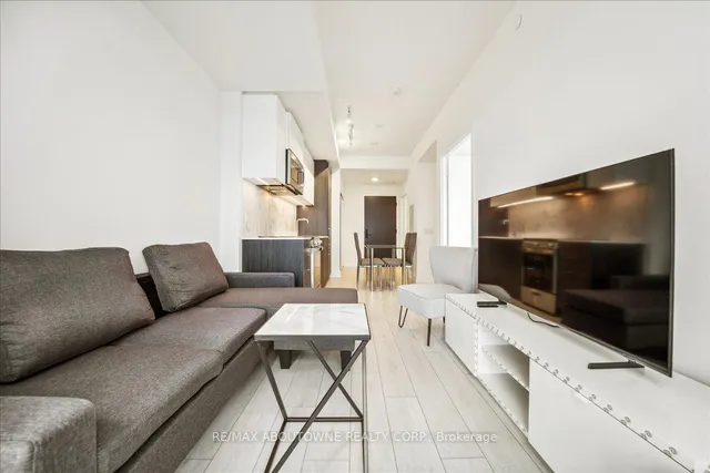 Additional image 29 of 500 Dupont St Unit 610