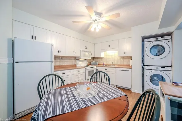 Additional image 27 of 3227 King St Unit 301