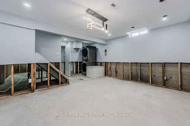 Additional image 19 of 77 Timberlane Cres